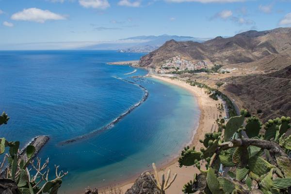 Von Puerto de la Cruz nach Santa Cruz de Tenerife und Playa de las Teresitas